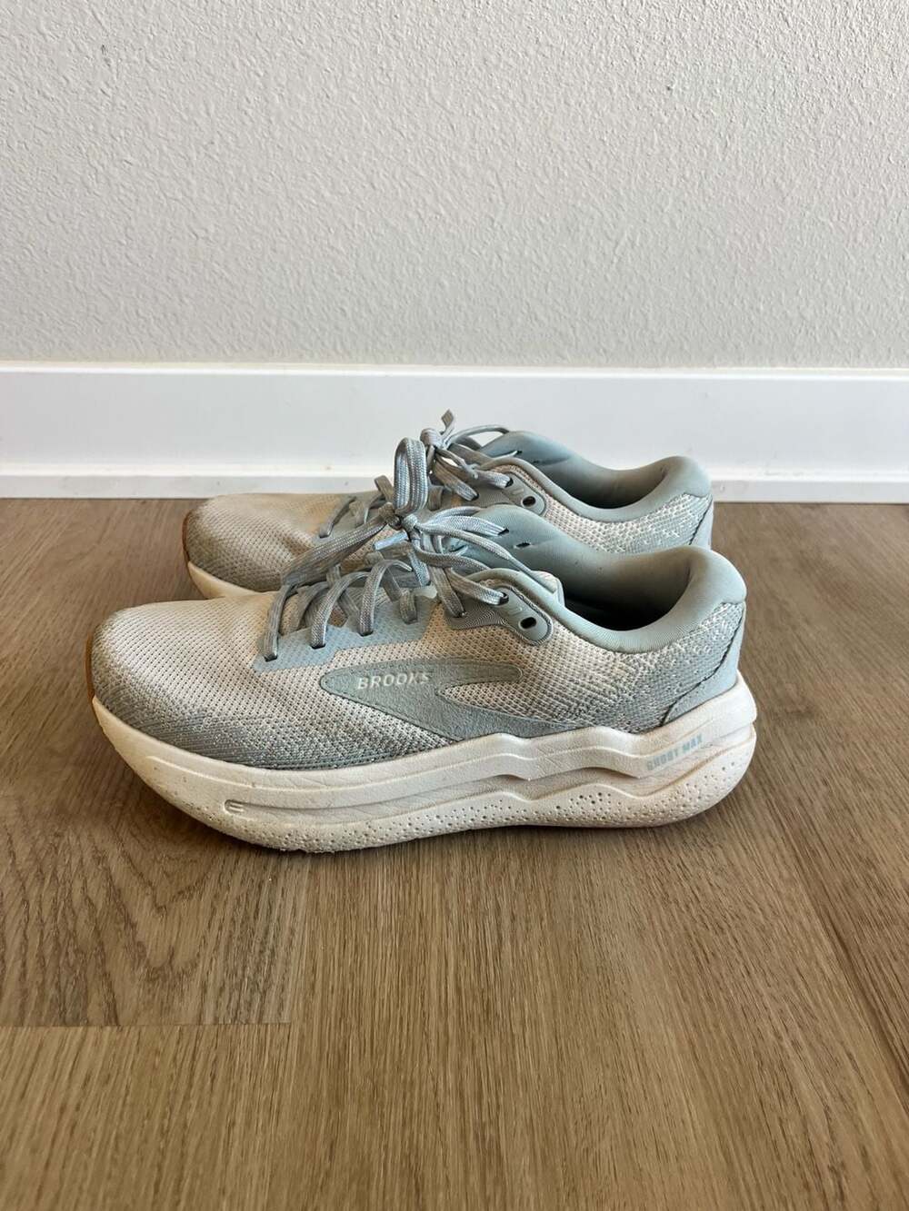 Brooks, Women's Ghost Max 2 Running/Walking Shoes, Baby Blue/White, Gum Sole, 7 - Picture 3 of 6